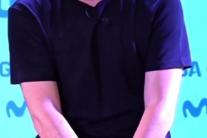 卡西：我一直支持阿隆索留任，现在我还是会再次签下阿隆索！视频封面
