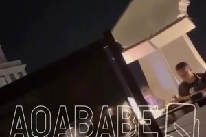 姆巴佩此前大笑离开皇马，而今被拍到与女友深夜聚餐~视频封面